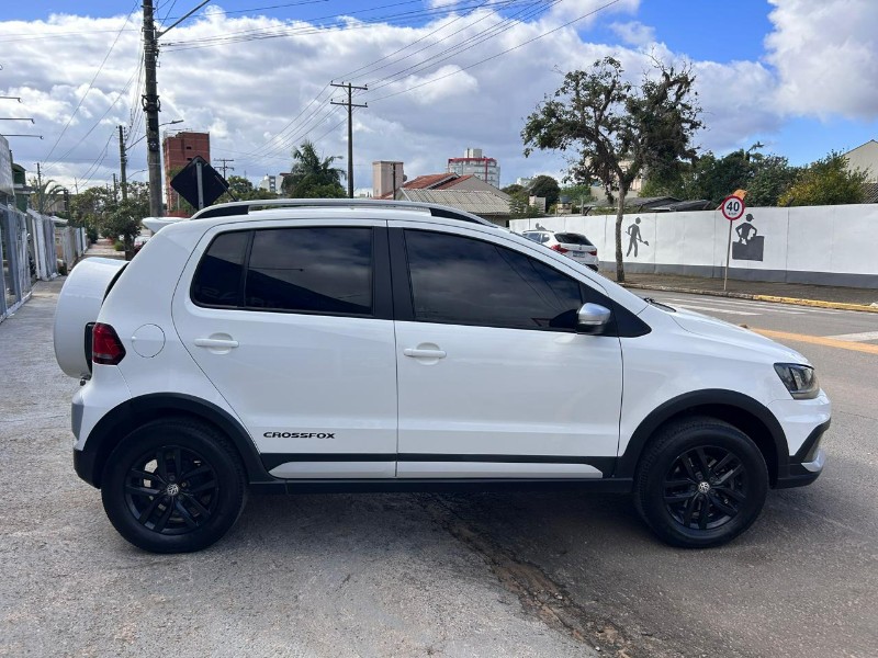 VOLKSWAGEN CROSSFOX 1.6 MI TOTAL FLEX 8V 5P 2016/2016 LS MULTIMARCAS VENÂNCIO AIRES / Carros no Vale