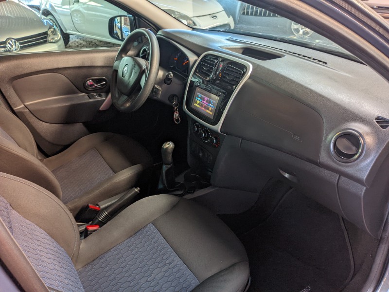 RENAULT SANDERO 1.6 EXPRESSION 16V FLEX 4P MANUAL 2015/2016 RICARDO VEÍCULOS TEUTÔNIA / Carros no Vale