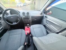 FORD FIESTA 1.0 2004/2004 ELY AUTOMÓVEIS LAJEADO / Carros no Vale