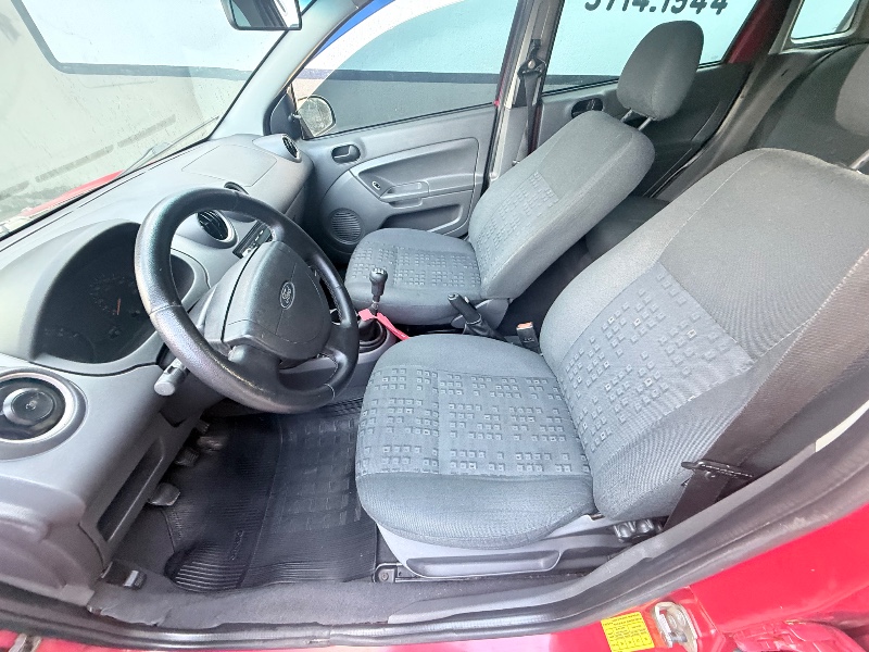 FORD FIESTA 1.0 2004/2004 ELY AUTOMÓVEIS LAJEADO / Carros no Vale