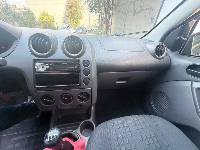 FORD FIESTA 1.0 2004/2004 ELY AUTOMÓVEIS LAJEADO / Carros no Vale