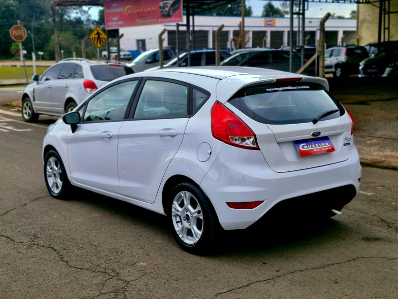 FORD FIESTA 1.5 2014/2014 CRUZEIRO MULTIMARCAS CRUZEIRO DO SUL / Carros no Vale