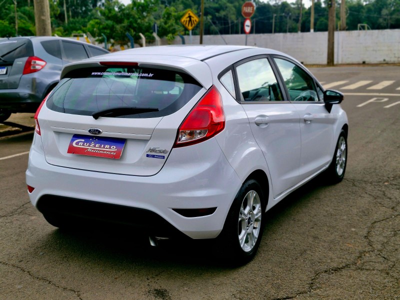 FORD FIESTA 1.5 2014/2014 CRUZEIRO MULTIMARCAS CRUZEIRO DO SUL / Carros no Vale