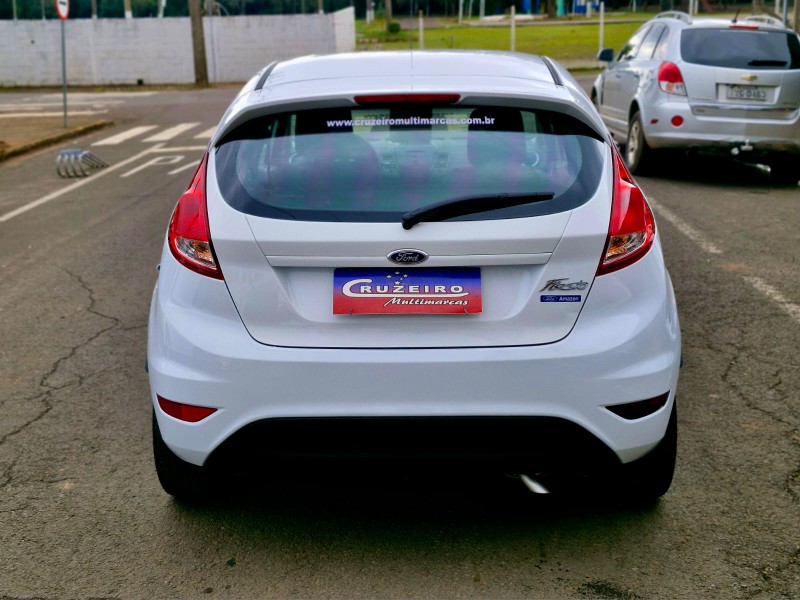 FORD FIESTA 1.5 2014/2014 CRUZEIRO MULTIMARCAS CRUZEIRO DO SUL / Carros no Vale