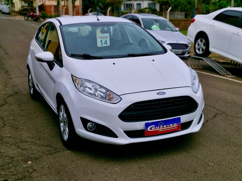 FORD FIESTA 1.5 2014/2014 CRUZEIRO MULTIMARCAS CRUZEIRO DO SUL / Carros no Vale