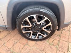 JEEP COMPASS 2.0 16V FLEX LIMITED AUTOMÁTICO 2020/2020 ELY AUTOMÓVEIS LAJEADO / Carros no Vale