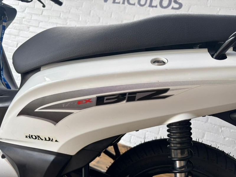HONDA MOTOS BIZ 125 EX /2013 RT 811 VEÍCULOS ARROIO DO MEIO / Carros no Vale HONDA MOTOS BIZ 125 EX /2013 RT 811 VEÍCULOS ARROIO DO MEIO / Carros no Vale