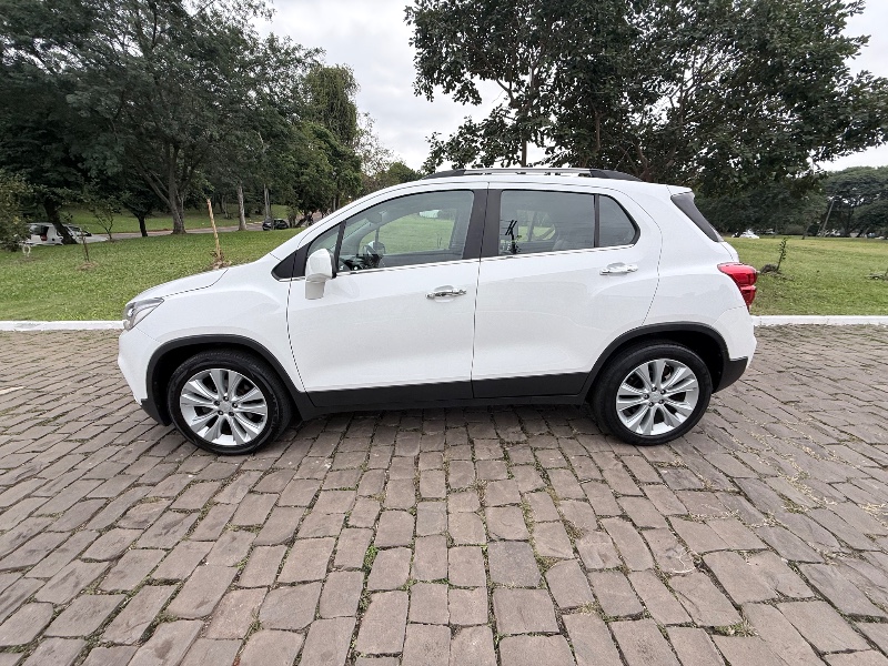 CHEVROLET TRACKER 1.4 16V TURBO FLEX LTZ AUTOMÁTICO 2017/2017 ELY AUTOMÓVEIS LAJEADO / Carros no Vale CHEVROLET TRACKER 1.4 16V TURBO FLEX LTZ AUTOMÁTICO 2017/2017 ELY AUTOMÓVEIS LAJEADO / Carros no Vale