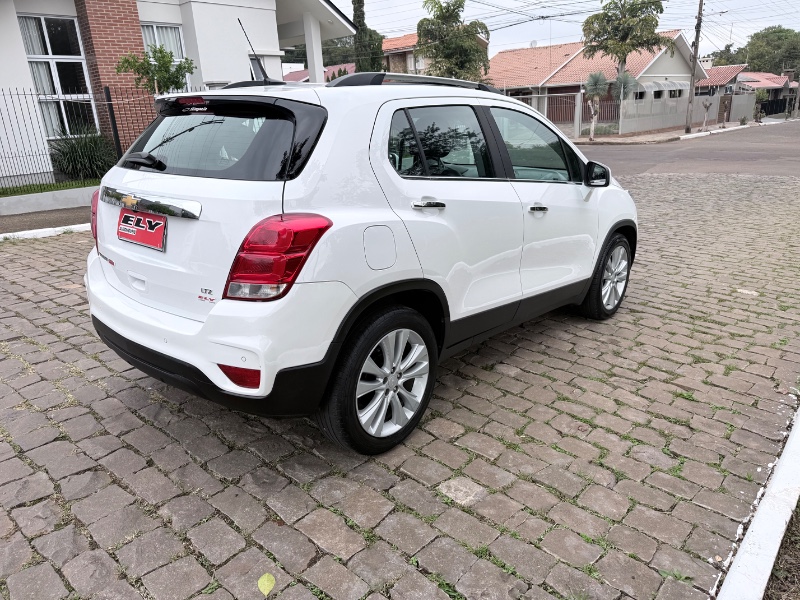 CHEVROLET TRACKER 1.4 16V TURBO FLEX LTZ AUTOMÁTICO 2017/2017 ELY AUTOMÓVEIS LAJEADO / Carros no Vale CHEVROLET TRACKER 1.4 16V TURBO FLEX LTZ AUTOMÁTICO 2017/2017 ELY AUTOMÓVEIS LAJEADO / Carros no Vale