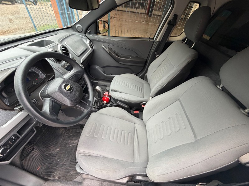 CHEVROLET MONTANA COMBO FURGÃO 1.4 /2013 MENEGHINI VEÍCULOS ARROIO DO MEIO / Carros no Vale