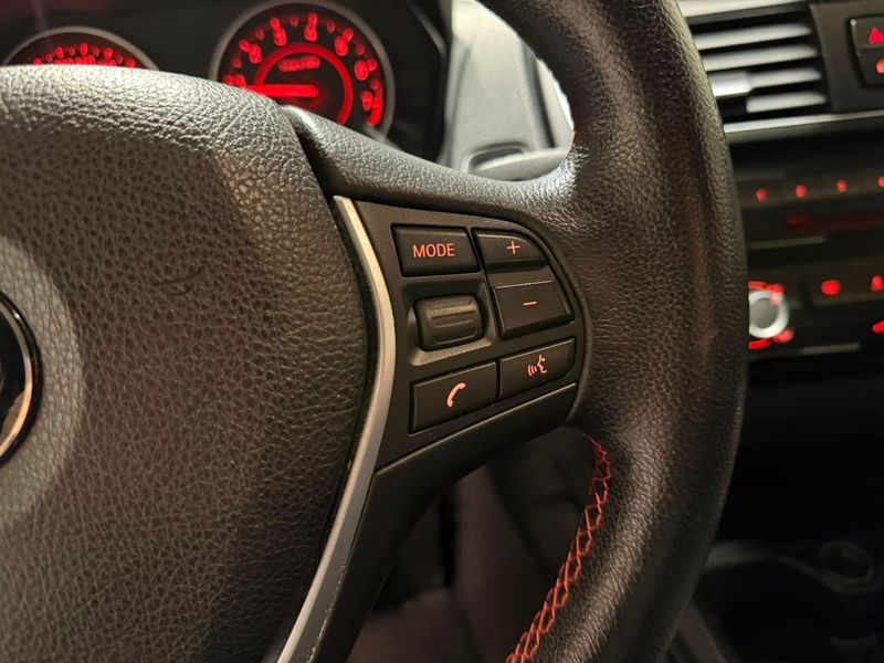 Bmw 120i Active 2016/2016 SIM VEÍCULOS PORTO ALEGRE / Carros no Vale