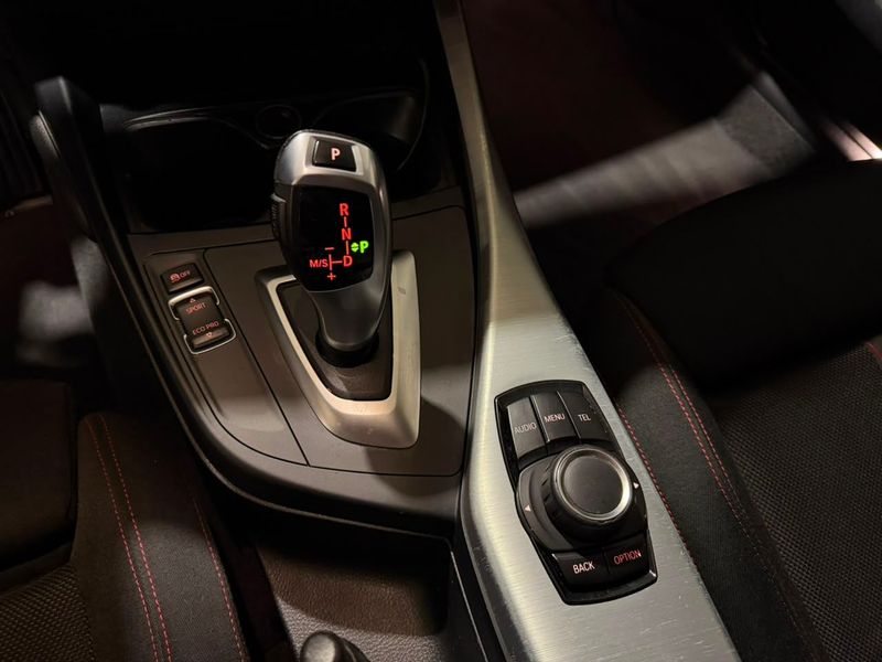 Bmw 120i Active 2016/2016 SIM VEÍCULOS PORTO ALEGRE / Carros no Vale