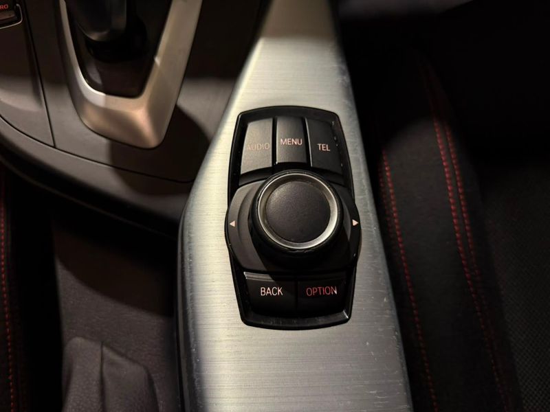 Bmw 120i Active 2016/2016 SIM VEÍCULOS PORTO ALEGRE / Carros no Vale