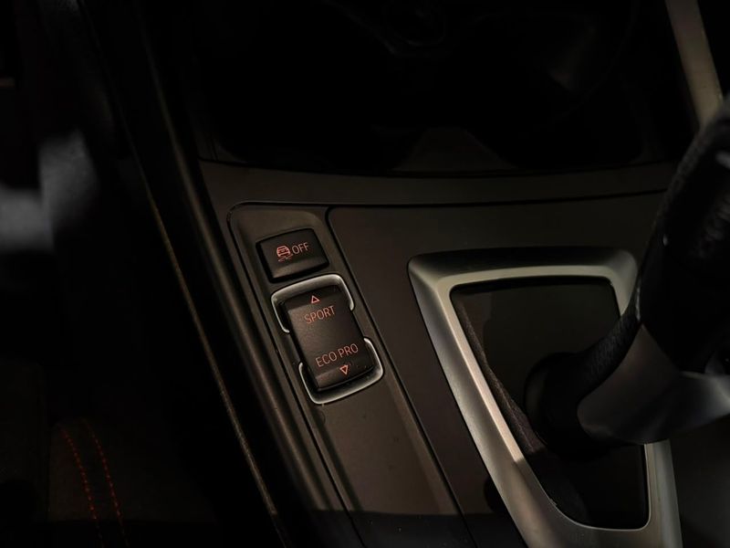 Bmw 120i Active 2016/2016 SIM VEÍCULOS PORTO ALEGRE / Carros no Vale