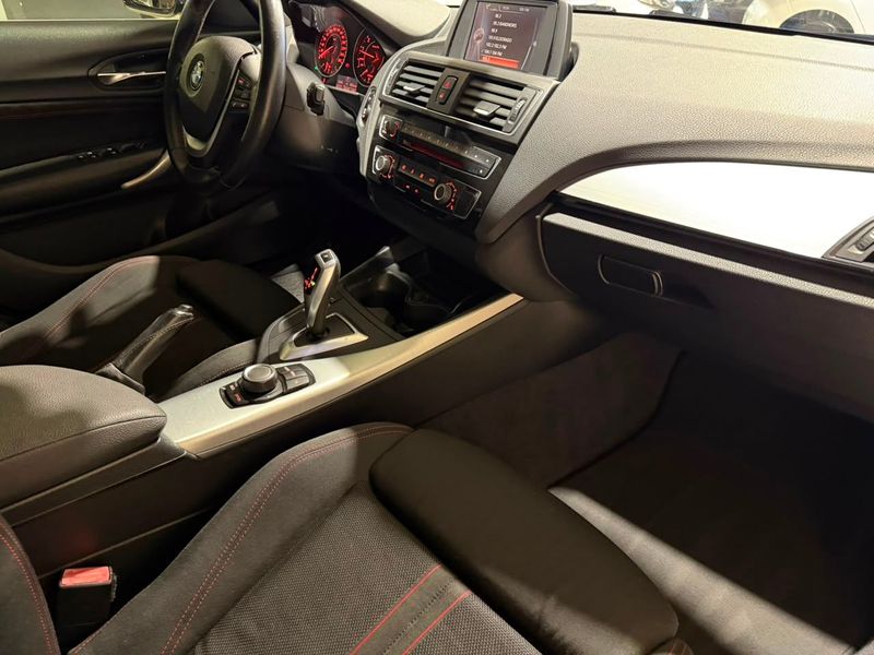 Bmw 120i Active 2016/2016 SIM VEÍCULOS PORTO ALEGRE / Carros no Vale