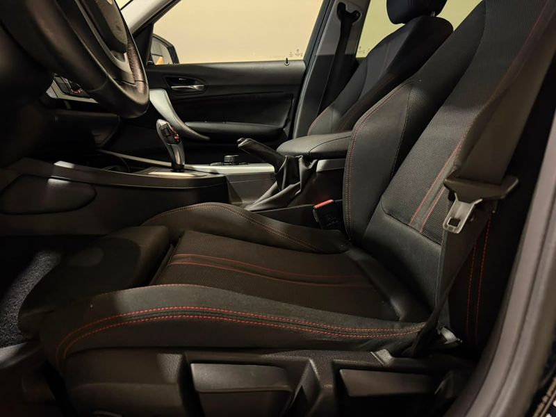 Bmw 120i Active 2016/2016 SIM VEÍCULOS PORTO ALEGRE / Carros no Vale