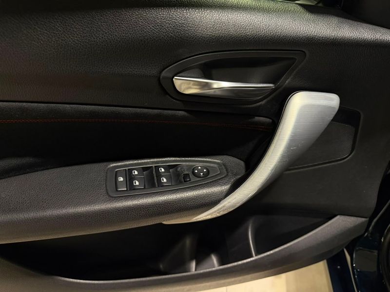 Bmw 120i Active 2016/2016 SIM VEÍCULOS PORTO ALEGRE / Carros no Vale