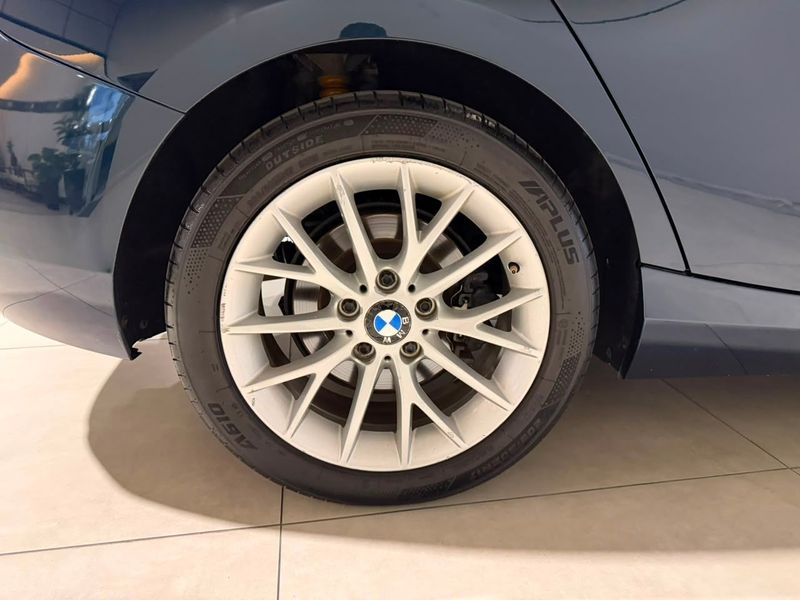 Bmw 120i Active 2016/2016 SIM VEÍCULOS PORTO ALEGRE / Carros no Vale