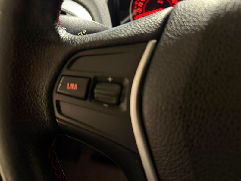 Bmw 120i Active 2016/2016 SIM VEÍCULOS PORTO ALEGRE / Carros no Vale