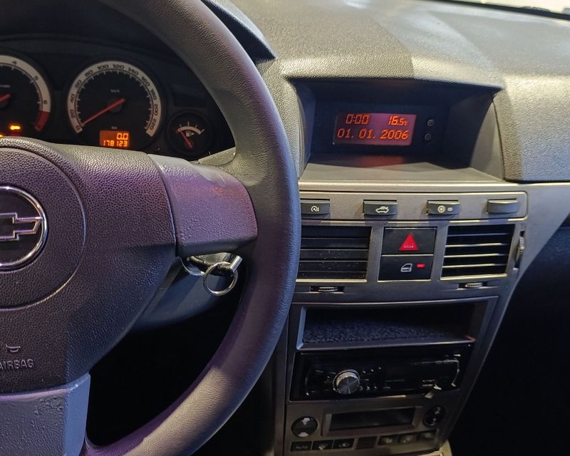 Chevrolet Vectra Expression 2.0 8v 2010/2011 SIM VEÍCULOS PORTO ALEGRE / Carros no Vale