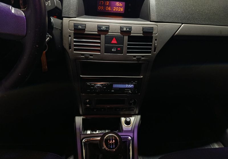 Chevrolet Vectra Expression 2.0 8v 2010/2011 SIM VEÍCULOS PORTO ALEGRE / Carros no Vale