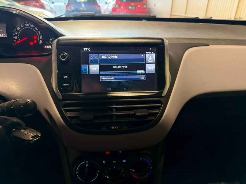 Peugeot 208 1.2 Active Pack 12v 2016/2017 SIM VEÍCULOS PORTO ALEGRE / Carros no Vale