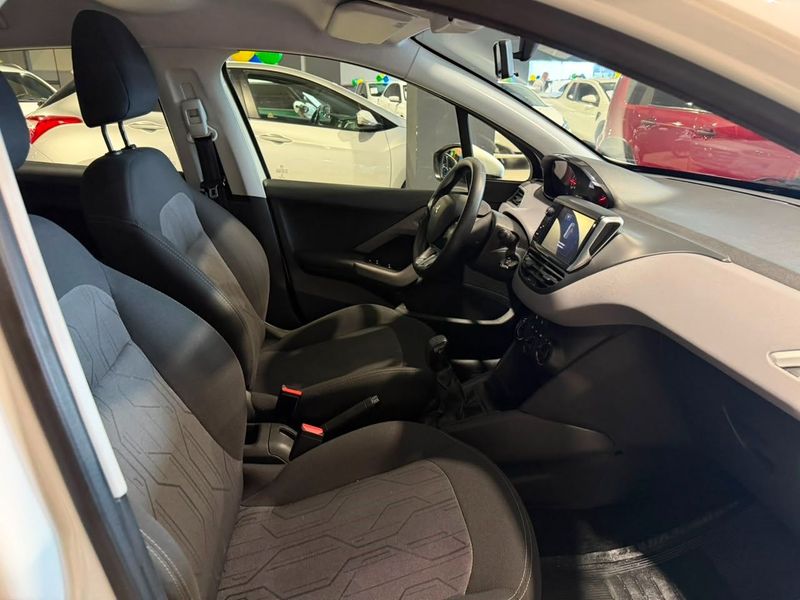 Peugeot 208 1.2 Active Pack 12v 2016/2017 SIM VEÍCULOS PORTO ALEGRE / Carros no Vale