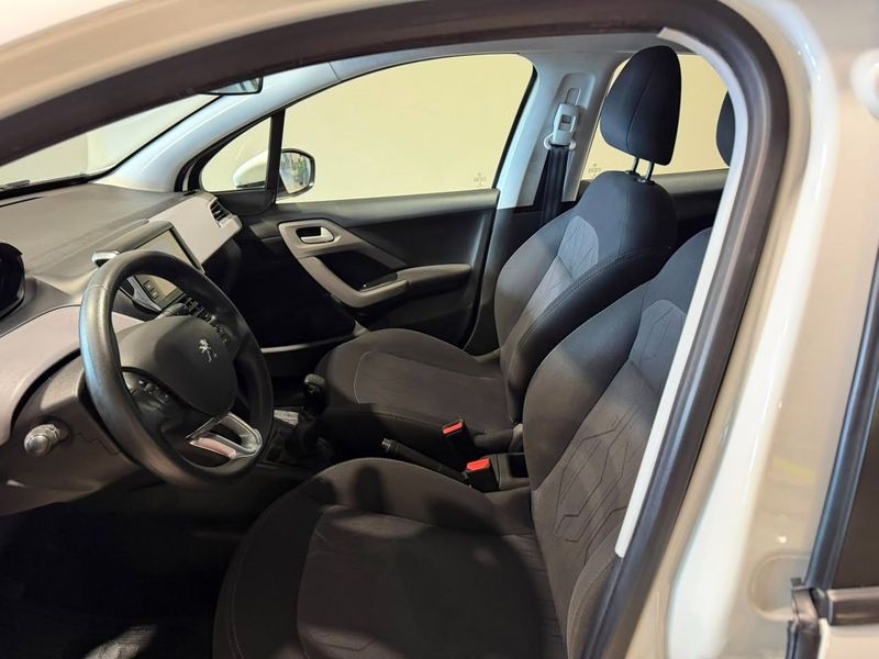 Peugeot 208 1.2 Active Pack 12v 2016/2017 SIM VEÍCULOS PORTO ALEGRE / Carros no Vale
