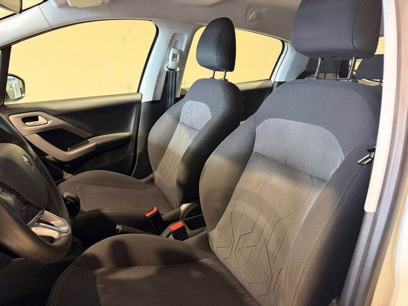 Peugeot 208 1.2 Active Pack 12v 2016/2017 SIM VEÍCULOS PORTO ALEGRE / Carros no Vale