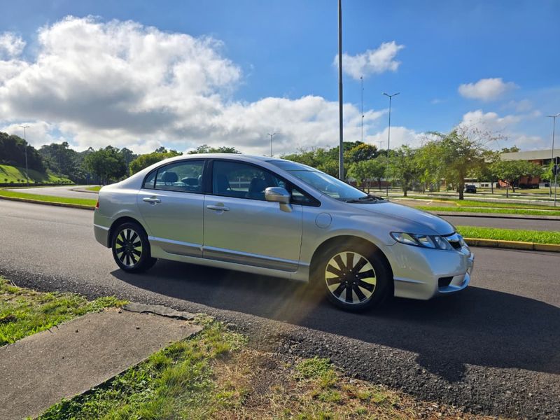 Honda Civic Sed LXL/ LXL SE 1.8 16V 2010/2011 AUTO NÍVEL VEÍCULOS SANTA CRUZ DO SUL / Carros no Vale Honda Civic Sed LXL/ LXL SE 1.8 16V 2010/2011 AUTO NÍVEL VEÍCULOS SANTA CRUZ DO SUL / Carros no Vale