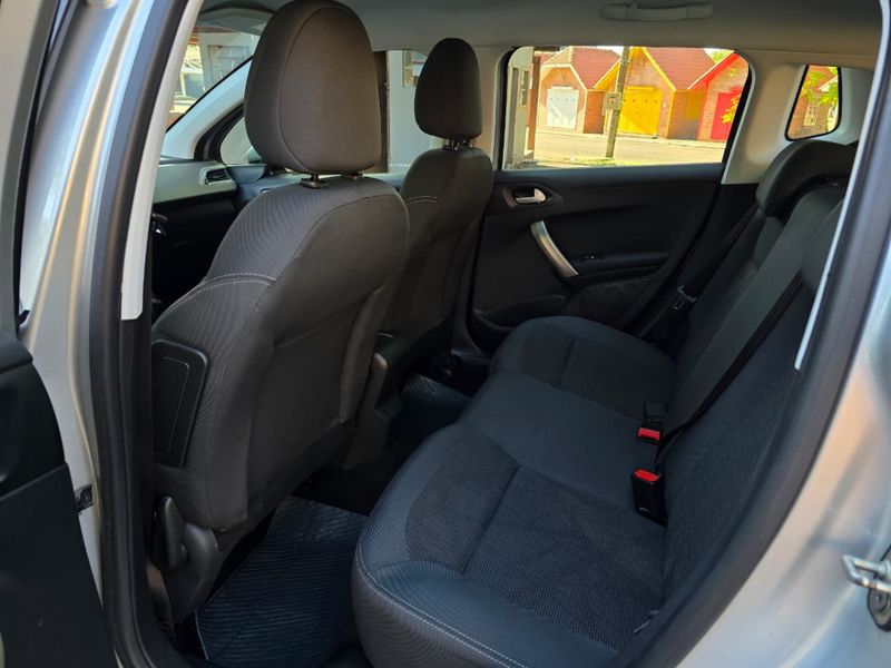 Peugeot 2008 Allure 1.6 16V 2017/2017 AUTO NÍVEL VEÍCULOS SANTA CRUZ DO SUL / Carros no Vale Peugeot 2008 Allure 1.6 16V 2017/2017 AUTO NÍVEL VEÍCULOS SANTA CRUZ DO SUL / Carros no Vale