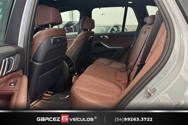 BMW X5 3.0 4X4 50E M SPORT HÍBRIDO 2025/2025 GARCEZ VEÍCULOS BENTO GONÇALVES / Carros no Vale