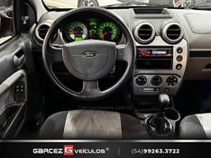 FORD FIESTA 1.6 MPI CLASS HATCH 8V 2007/2008 GARCEZ VEÍCULOS BENTO GONÇALVES / Carros no Vale