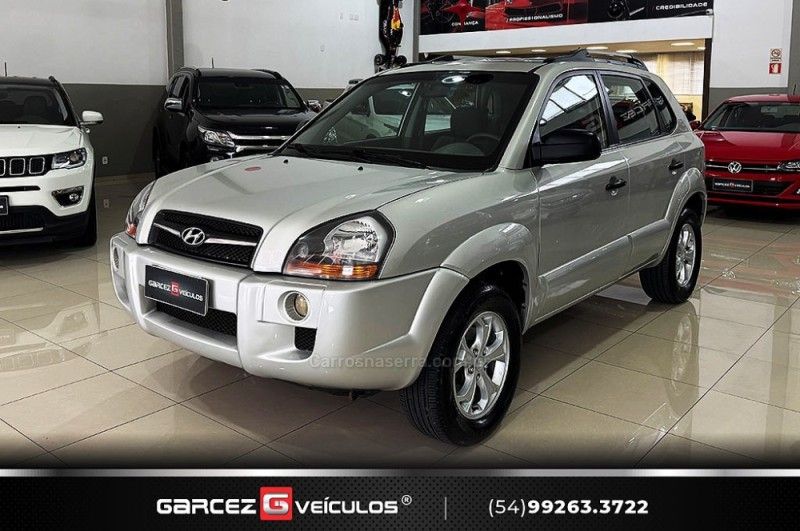 HYUNDAI TUCSON 2.0 GL 2WD 16V 2011/2012 GARCEZ VEÍCULOS BENTO GONÇALVES / Carros no Vale