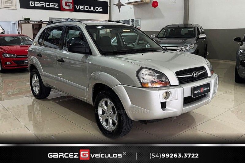 HYUNDAI TUCSON 2.0 GL 2WD 16V 2011/2012 GARCEZ VEÍCULOS BENTO GONÇALVES / Carros no Vale