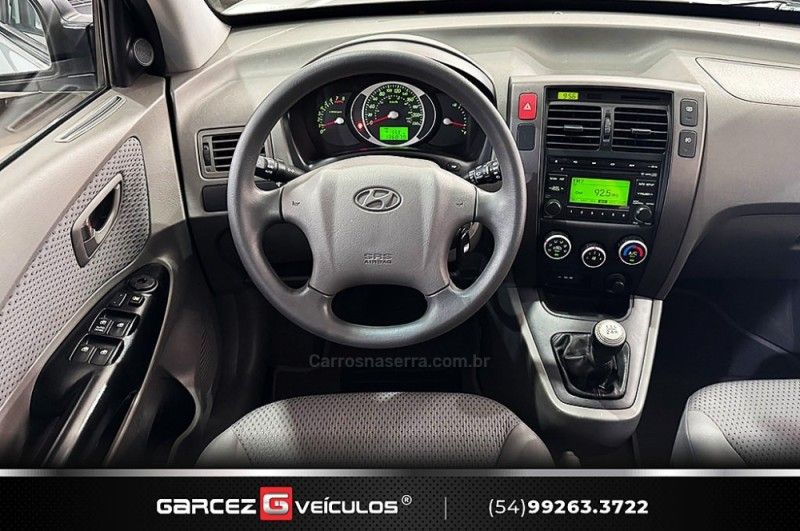 HYUNDAI TUCSON 2.0 GL 2WD 16V 2011/2012 GARCEZ VEÍCULOS BENTO GONÇALVES / Carros no Vale