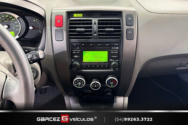 HYUNDAI TUCSON 2.0 GL 2WD 16V 2011/2012 GARCEZ VEÍCULOS BENTO GONÇALVES / Carros no Vale