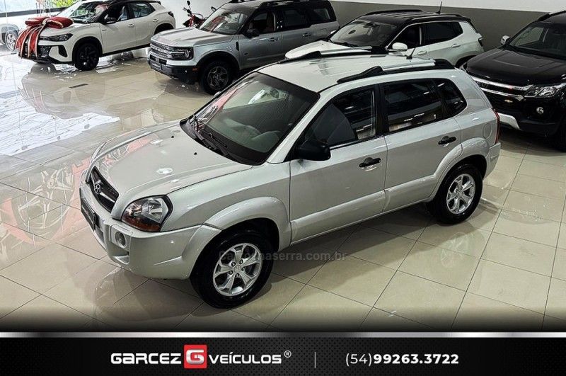 HYUNDAI TUCSON 2.0 GL 2WD 16V 2011/2012 GARCEZ VEÍCULOS BENTO GONÇALVES / Carros no Vale