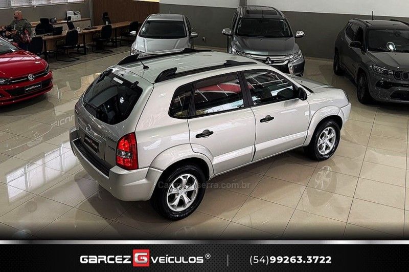 HYUNDAI TUCSON 2.0 GL 2WD 16V 2011/2012 GARCEZ VEÍCULOS BENTO GONÇALVES / Carros no Vale