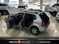 HYUNDAI TUCSON 2.0 GL 2WD 16V 2011/2012 GARCEZ VEÍCULOS BENTO GONÇALVES / Carros no Vale