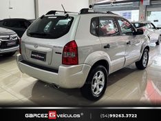 HYUNDAI TUCSON 2.0 GL 2WD 16V 2011/2012 GARCEZ VEÍCULOS BENTO GONÇALVES / Carros no Vale