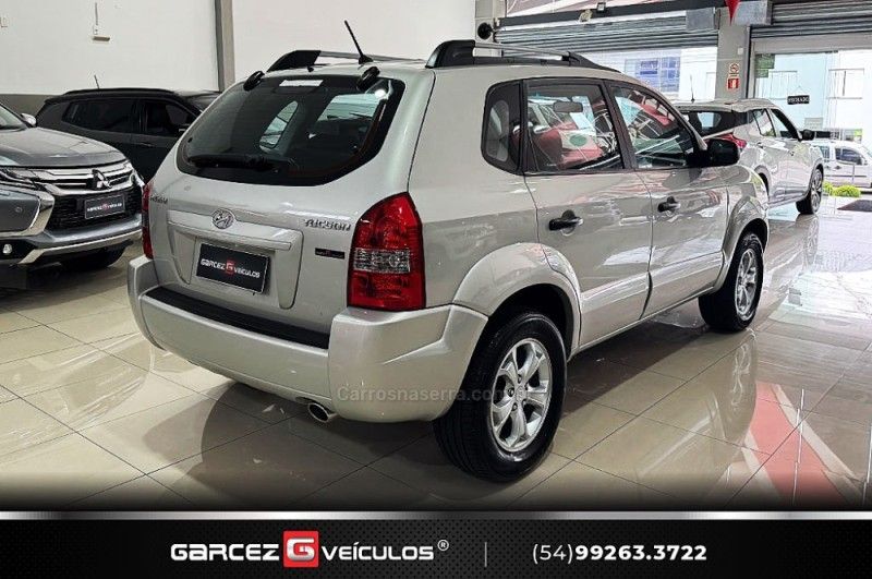 HYUNDAI TUCSON 2.0 GL 2WD 16V 2011/2012 GARCEZ VEÍCULOS BENTO GONÇALVES / Carros no Vale