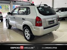 HYUNDAI TUCSON 2.0 GL 2WD 16V 2011/2012 GARCEZ VEÍCULOS BENTO GONÇALVES / Carros no Vale