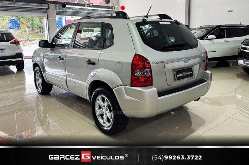 HYUNDAI TUCSON 2.0 GL 2WD 16V 2011/2012 GARCEZ VEÍCULOS BENTO GONÇALVES / Carros no Vale