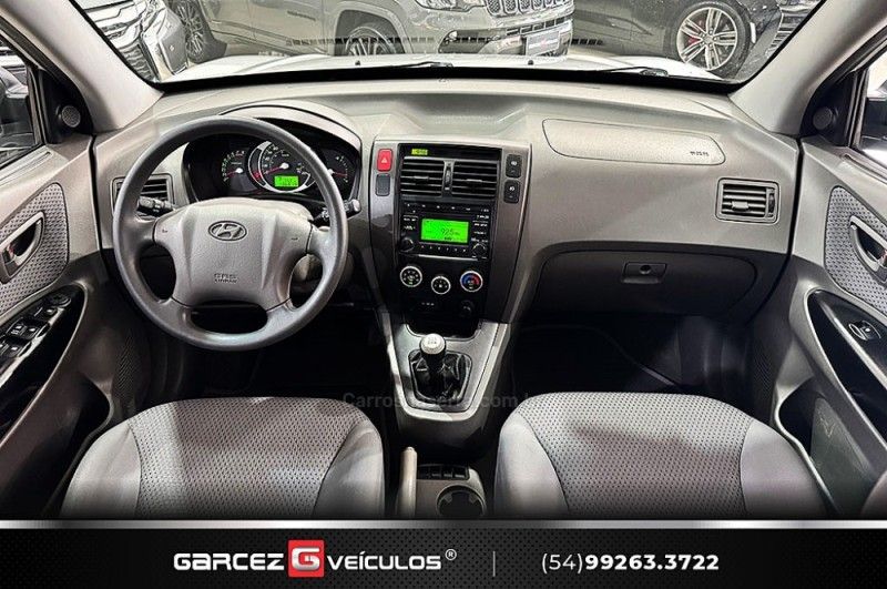 HYUNDAI TUCSON 2.0 GL 2WD 16V 2011/2012 GARCEZ VEÍCULOS BENTO GONÇALVES / Carros no Vale
