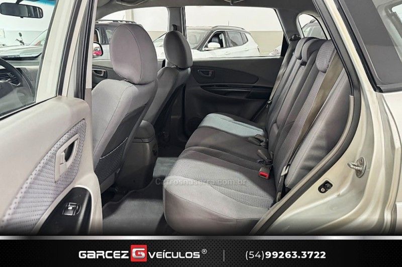 HYUNDAI TUCSON 2.0 GL 2WD 16V 2011/2012 GARCEZ VEÍCULOS BENTO GONÇALVES / Carros no Vale