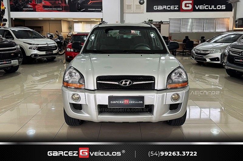 HYUNDAI TUCSON 2.0 GL 2WD 16V 2011/2012 GARCEZ VEÍCULOS BENTO GONÇALVES / Carros no Vale