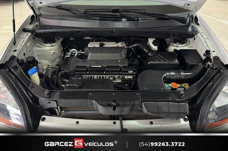 HYUNDAI TUCSON 2.0 GL 2WD 16V 2011/2012 GARCEZ VEÍCULOS BENTO GONÇALVES / Carros no Vale