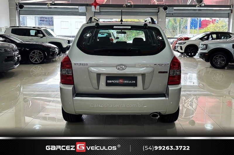 HYUNDAI TUCSON 2.0 GL 2WD 16V 2011/2012 GARCEZ VEÍCULOS BENTO GONÇALVES / Carros no Vale