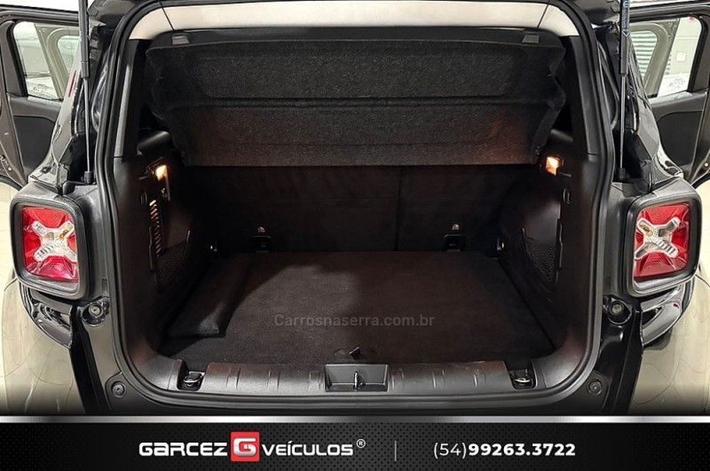 JEEP RENEGADE 1.8 16V LONGITUDE 2015/2016 GARCEZ VEÍCULOS BENTO GONÇALVES / Carros no Vale